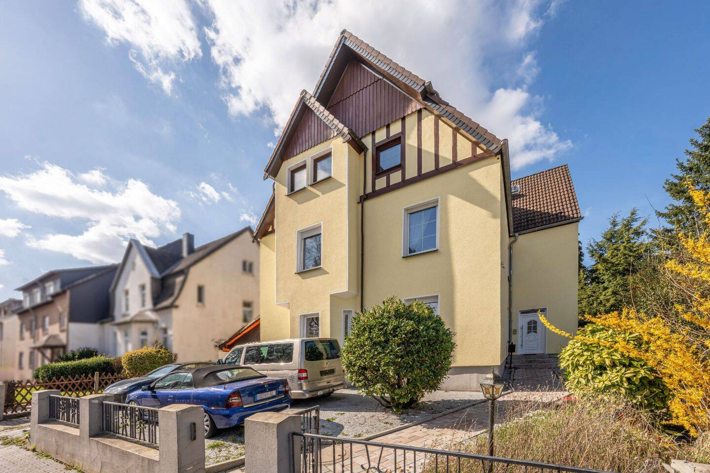Modernisierter Altbau-Traum (A+) mit PV-Anlage und großem Grundstück in Dortmund Mengede