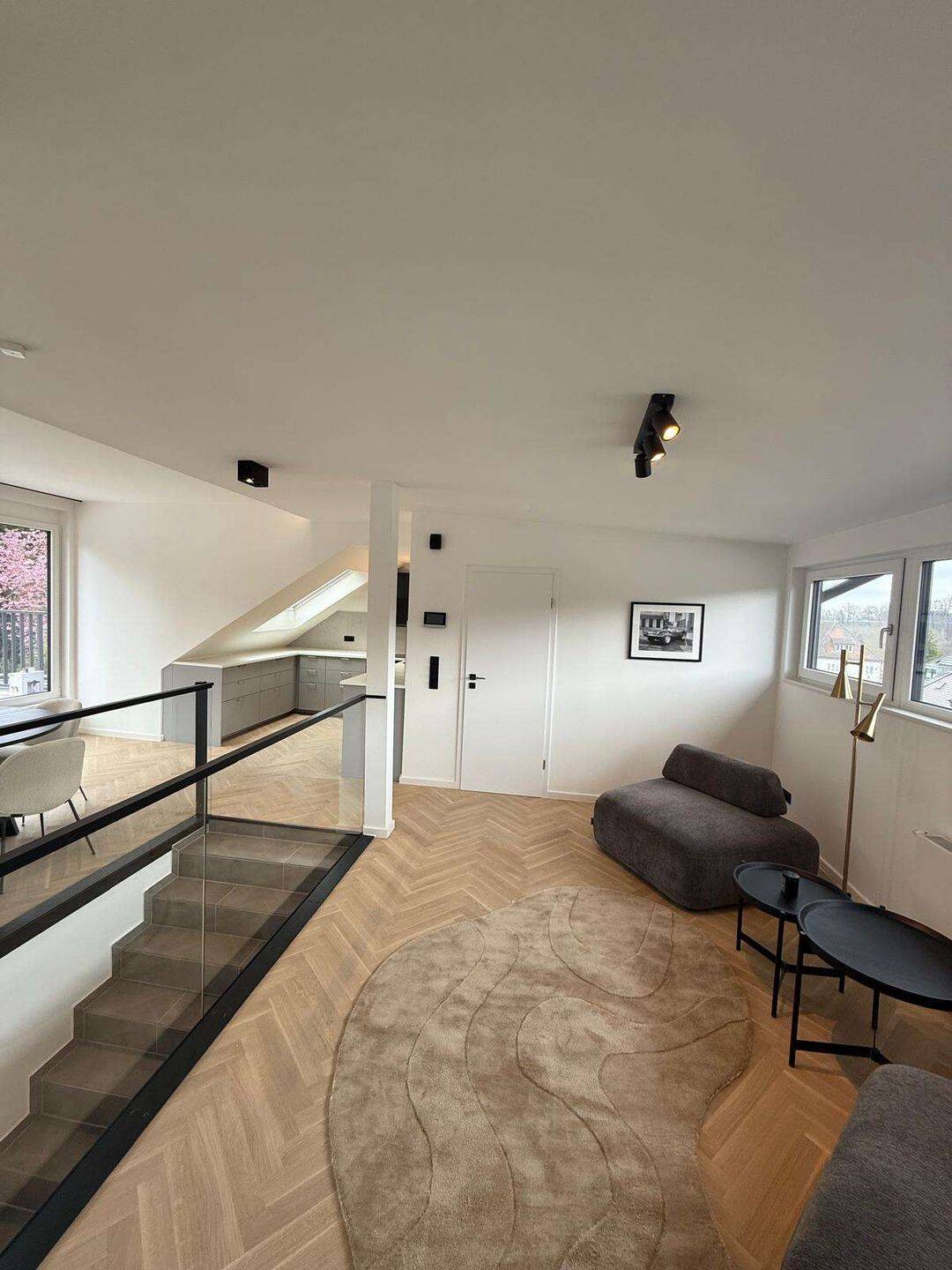 TRAUMwohnung mit hochwertiger Möblierung & Design-Küche – Stuttgart – Vorschaubild 5