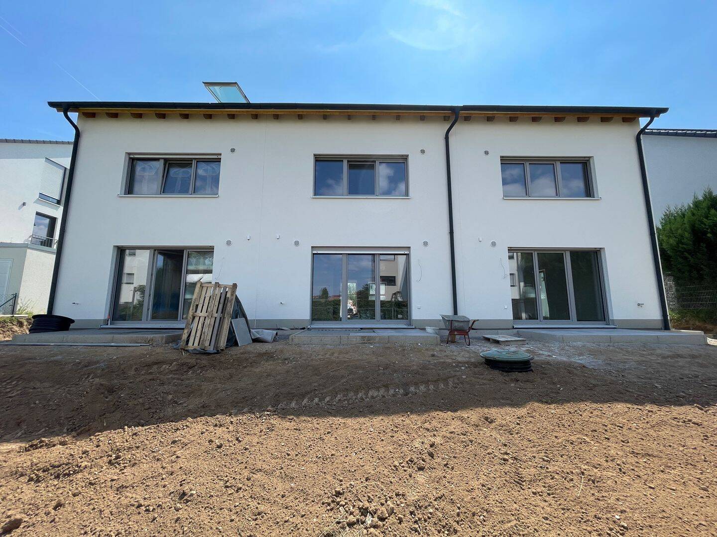 Neubau! Nur noch 1 Reihenhaus mit Terrasse und Garten verfügbar! – Ladenburg – Bild 1 von 9