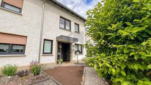 FAMILIENHAUS MIT DG-WOHNUNG & DOPPELGARAGE
