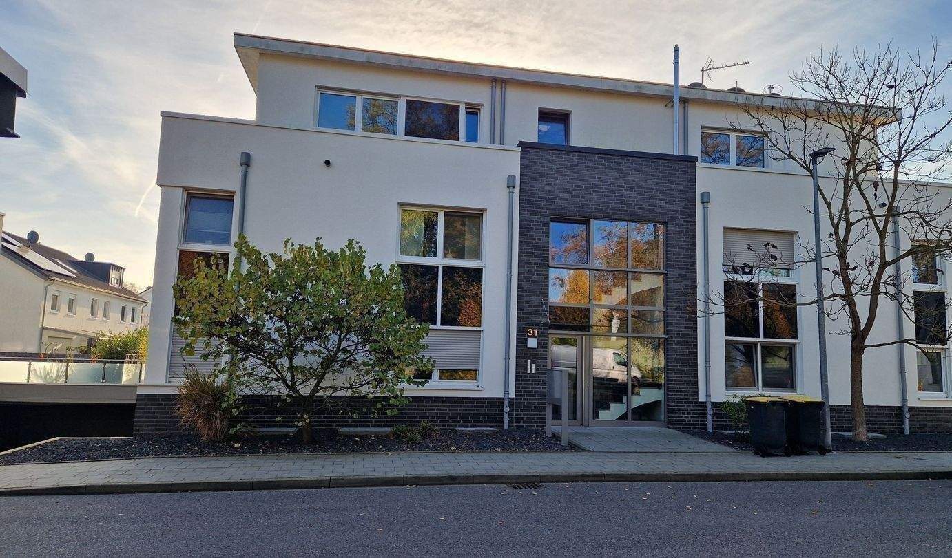 Traumhafte Penthousewohnung in nicht duplizierbarer Lage zum Nordpark gelegen ! Große Terrasse 2 Stellplätze in der TG ! – Mönchengladbach – Bild 1 von 9