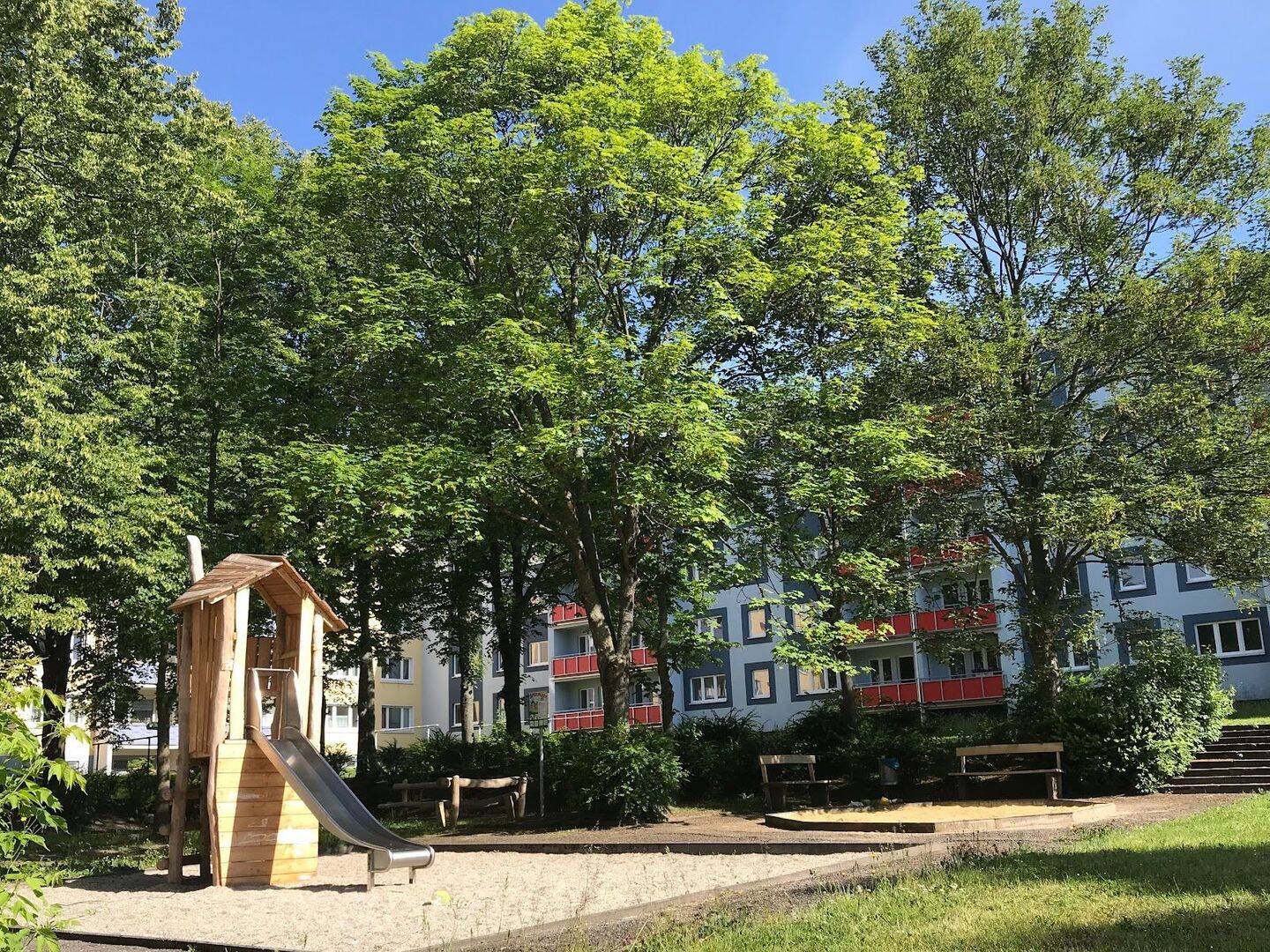 4-Zimmer-Wohnung mit großem Balkon und Dusche – Chemnitz – Vorschaubild 2