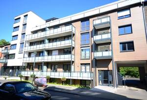 Moderne und großzügige 5 Zimmer-Wohnung über zwei Etagen mit separatem Eingang und Einbauküche