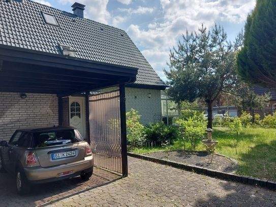 Attraktives, freistehendes Einfamilienhaus mit Keller und 2 Garagen zu verkaufen! – Bielefeld – Bild 1 von 6