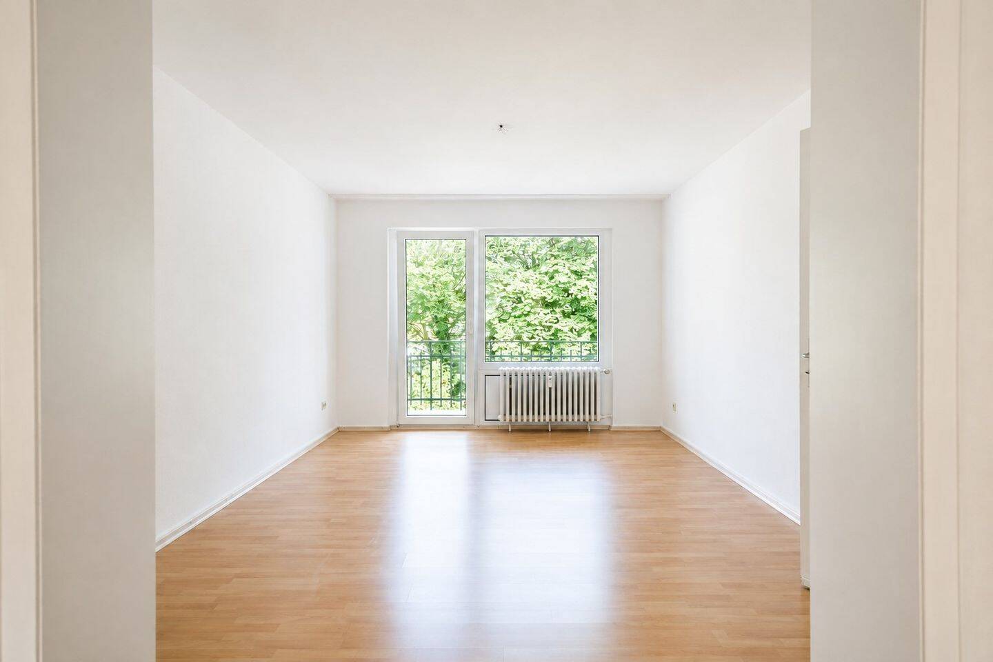 Großzügige 3-Zimmer-Wohnung mit zwei Balkonen und wunderbarem Grünblick in traumhafter Wohnlage! – Krefeld – Vorschaubild 5