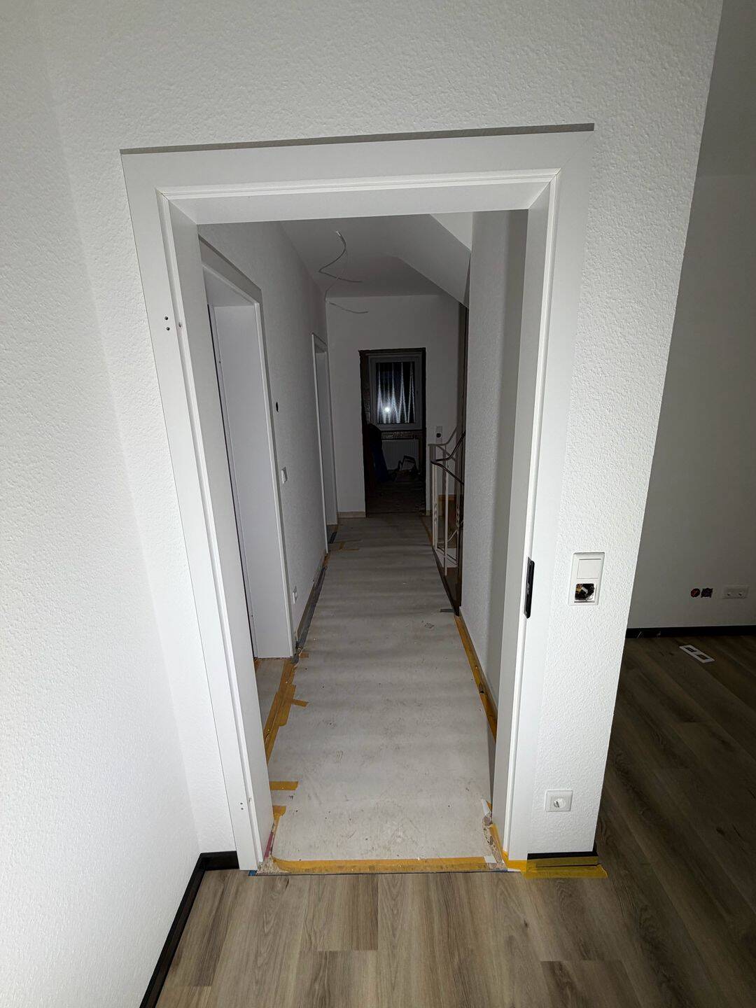 Kernsaniertes Familienhaus mit Dachstudio, Hobbyraum, Garten & Garage – Gernsheim – Vorschaubild 5