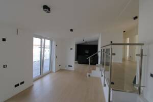Penthouse mit großer Dachterrasse (34,6 qm) und Tiefgaragenstellplatz mit eigener E-Ladestation – 63073 Offenbach am Main – Vorschaubild 4