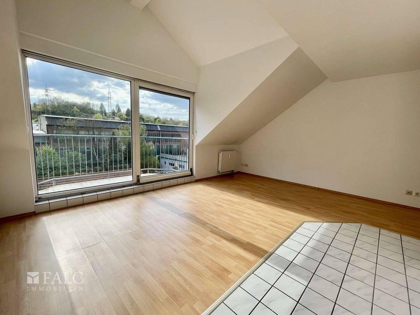 Attraktive 2 Zimmer Wohnung mit Parkplatz und Balkon – Saarbrücken – Vorschaubild 2