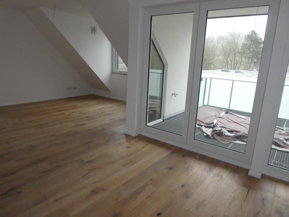 Neue helle Dachgeschoßwohnung mit moderner Heiztechnik im Energiesparhaus Bonn-Endenich – 53121 Bonn – Bild 1 von 9