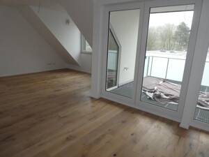 Neue helle Dachgeschoßwohnung mit moderner Heiztechnik im Energiesparhaus Bonn-Endenich