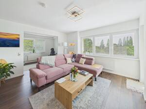 Sanierte 2,5-Zimmer-Wohnung mit Südbalkon und Aufzug
