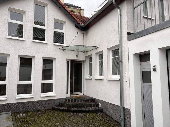 !!! KLEIN ABER FEIN - MIT SCHÖNEM INNENHOF IN DER ALTSTADT VON UNTERLIEDERBACH - PRIVATSTRAßE - KEINE PROVISION!!! – Frankfurt am Main – Bild 1 von 9
