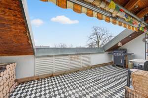 Wohnen mit Charakter - Lichtdurchflutete 3,5-Zimmer-Wohnung im obersten Geschoss – 93105 Tegernheim – Vorschaubild 2