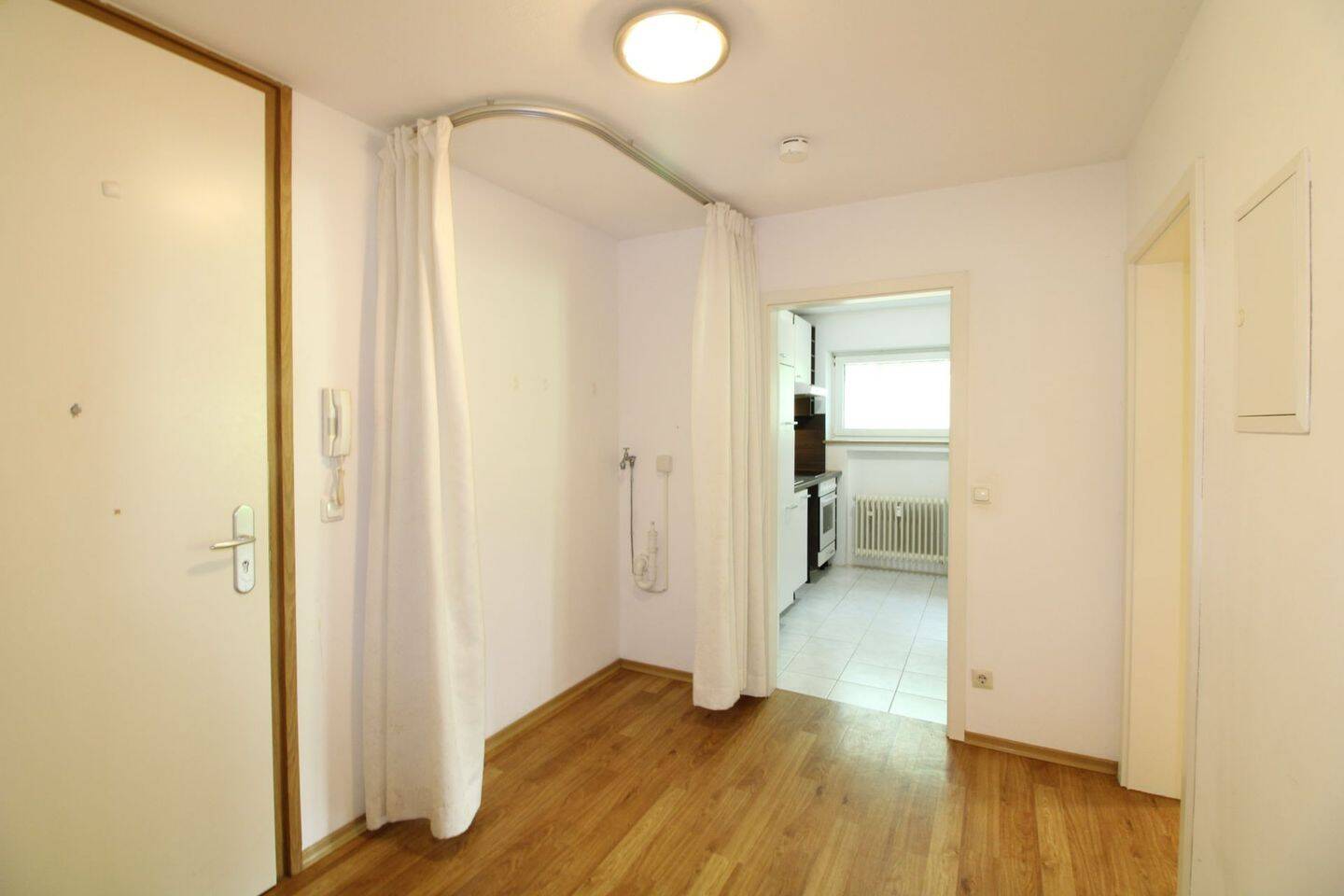 Freie & gepflegte 2-Zimmer-Wohnung im Hochparterre mit Balkon! Erbbaurecht bis 2067! – München – Vorschaubild 7
