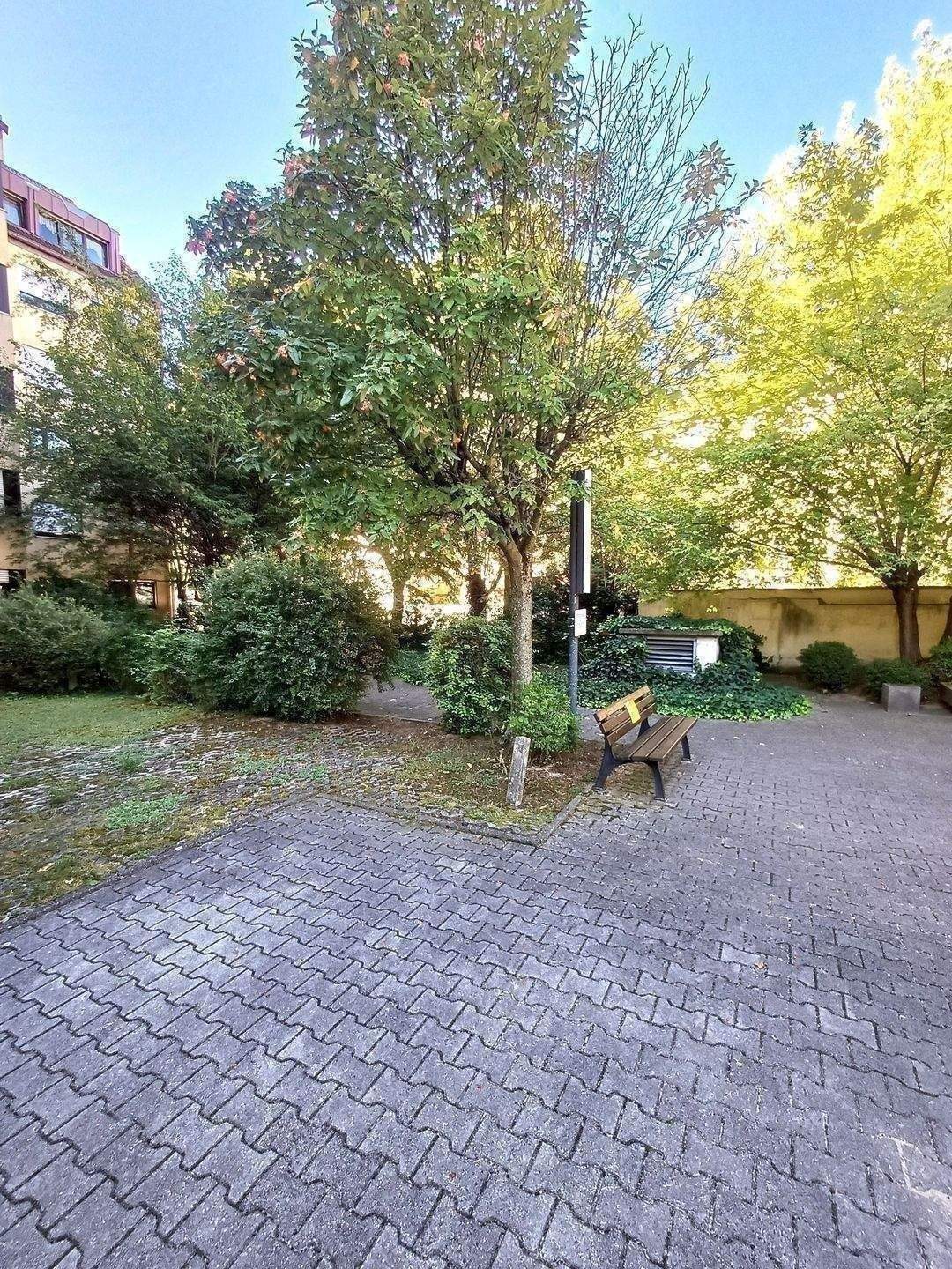 4-Zimmer-Wohnung mit TG-Stellplatz und bester Infrastruktur in ruhiger Südstadtlage – Nürnberg – Vorschaubild 3