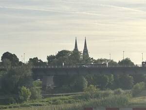 EI6775 Ruhige, großzügige 4-Zimmer-Eigentumswohnung mit Südloggia und Donaublick / Regensburg - Weichs