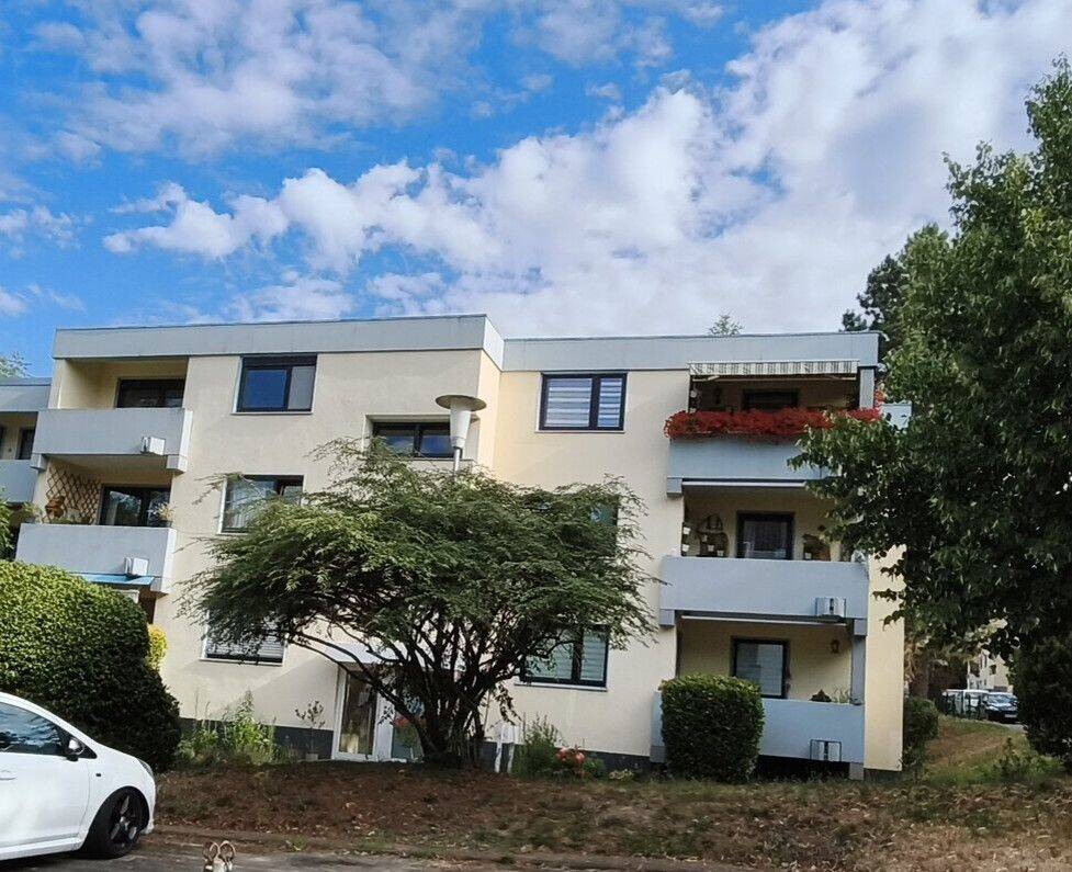 Großzügige 3 ZKB-Whg. mit Balkon u. EBK in Top Lage von SB-Rodenhof