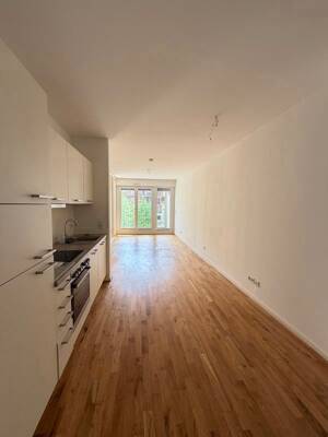 Zentrale 2-Raum-Wohnung mit Einbauküche und Balkon – 1067 Dresden – Vorschaubild 1
