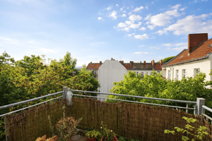 Charmante Altbauwohnung mit großem Balkon im ruhigen Hinterhaus – 10827 Berlin – Vorschaubild 1