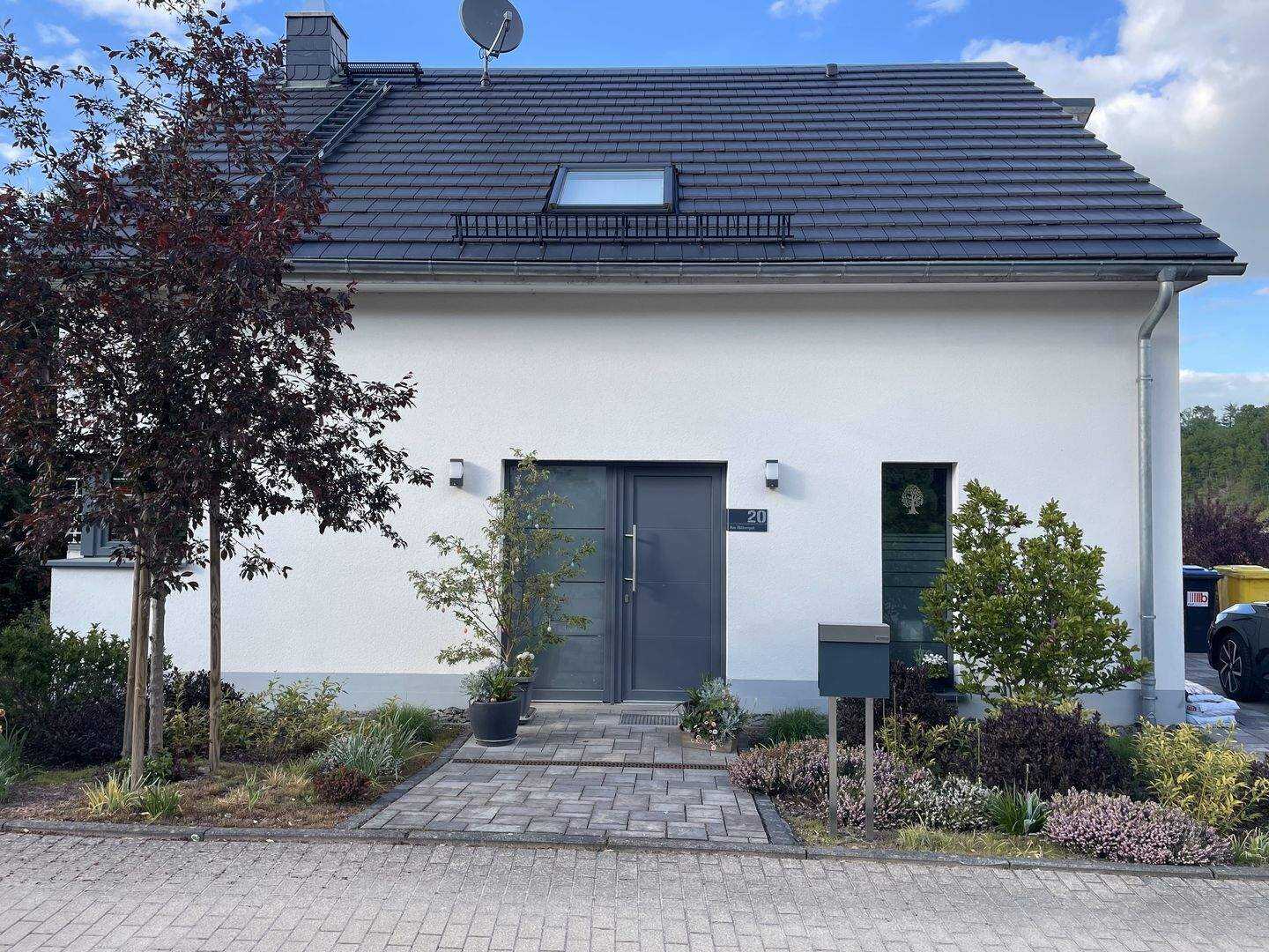 Stopp: Elegant & Exklusiv – Hochwertiges Einfamilienhaus mit Traumgrundstück bei Döbeln! – Döbeln – Vorschaubild 2