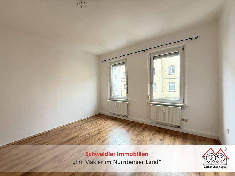 Frisch renoviertes 2-Zimmer-Altbaujuwel mit Balkon im Nürnberger Stadteil St. Peter – Nürnberg – Bild 1 von 5