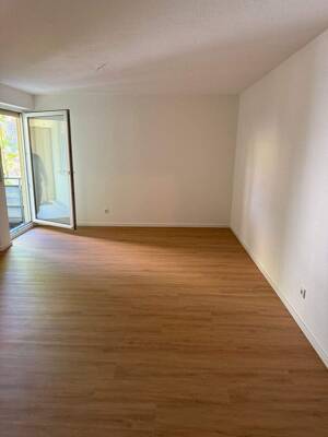 Erstbezug nach Renovierung! Großzügige 1 Zimmer Wohnung zu verkaufen, Erstbezug nach Renovierung – 90765 Fürth – Vorschaubild 2