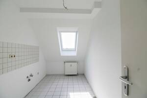 Sofort bezugsfrei: Frisch renovierte Dachgeschosswohnung (ohne Aufzug) im Altbau mit großem Balkon – 13189 Berlin – Vorschaubild 5