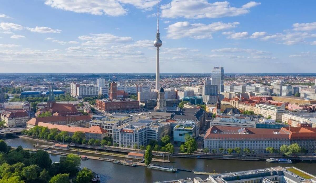 Einmalige Kapitalanlage in Top-Zustand: 15 Wohneinheiten mit freigezogenem Penthouse – 10409 Berlin – Bild 1 von 7