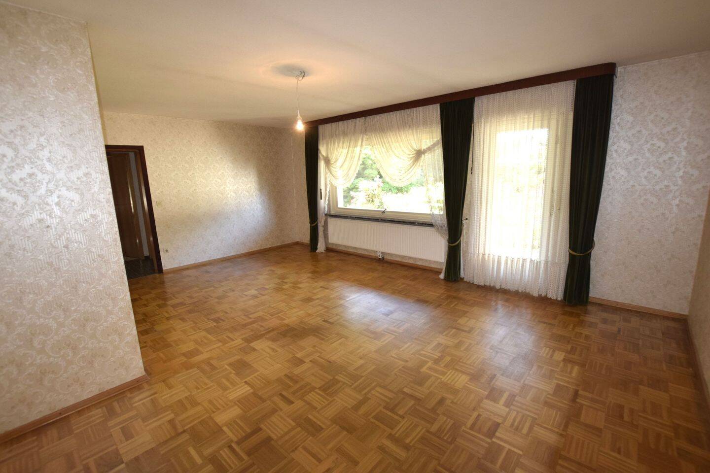 Wohnen auf einer Ebene: Bungalow mit Garage und großzügigem Garten in ruhiger Lage – Brensbach – Vorschaubild 3