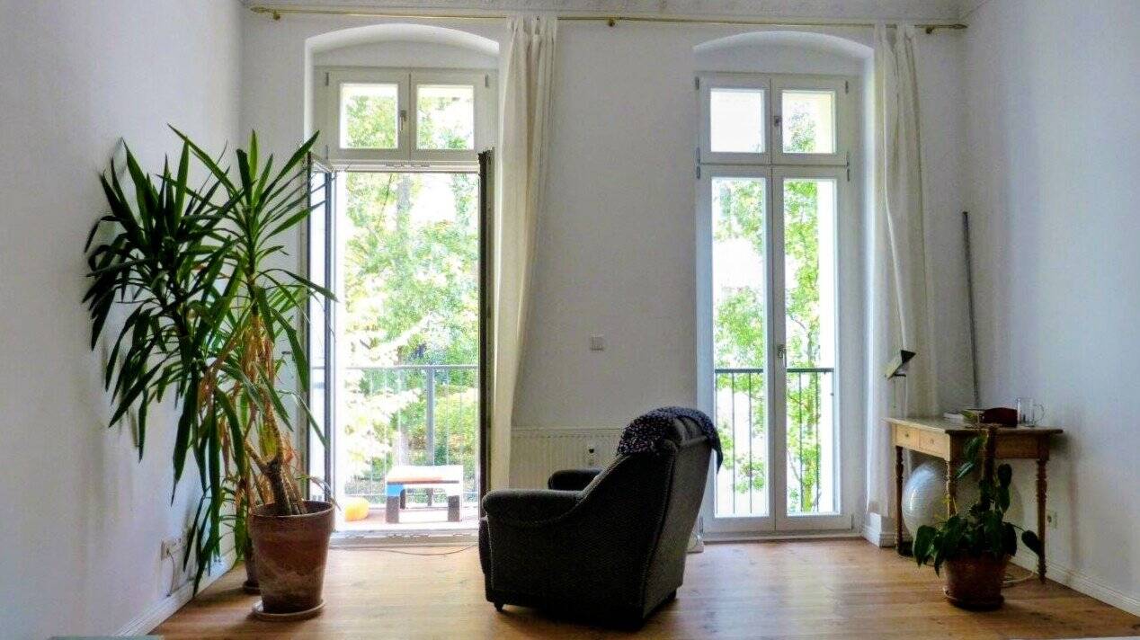 Hochwertig sanierte Altbauwohnung mit zwei Balkonen und viel Platz – Berlin – Vorschaubild 2
