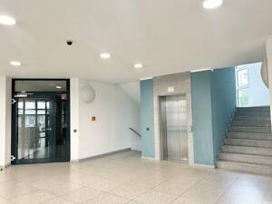 ***TOP-INVESTMENT 4,5 % RENDITE*** VOLL MÖBLIERTE 1 ZIMMER WOHNUNG INKLUSIVE KFZ-STELLPLATZ – 90762 Fürth – Vorschaubild 4