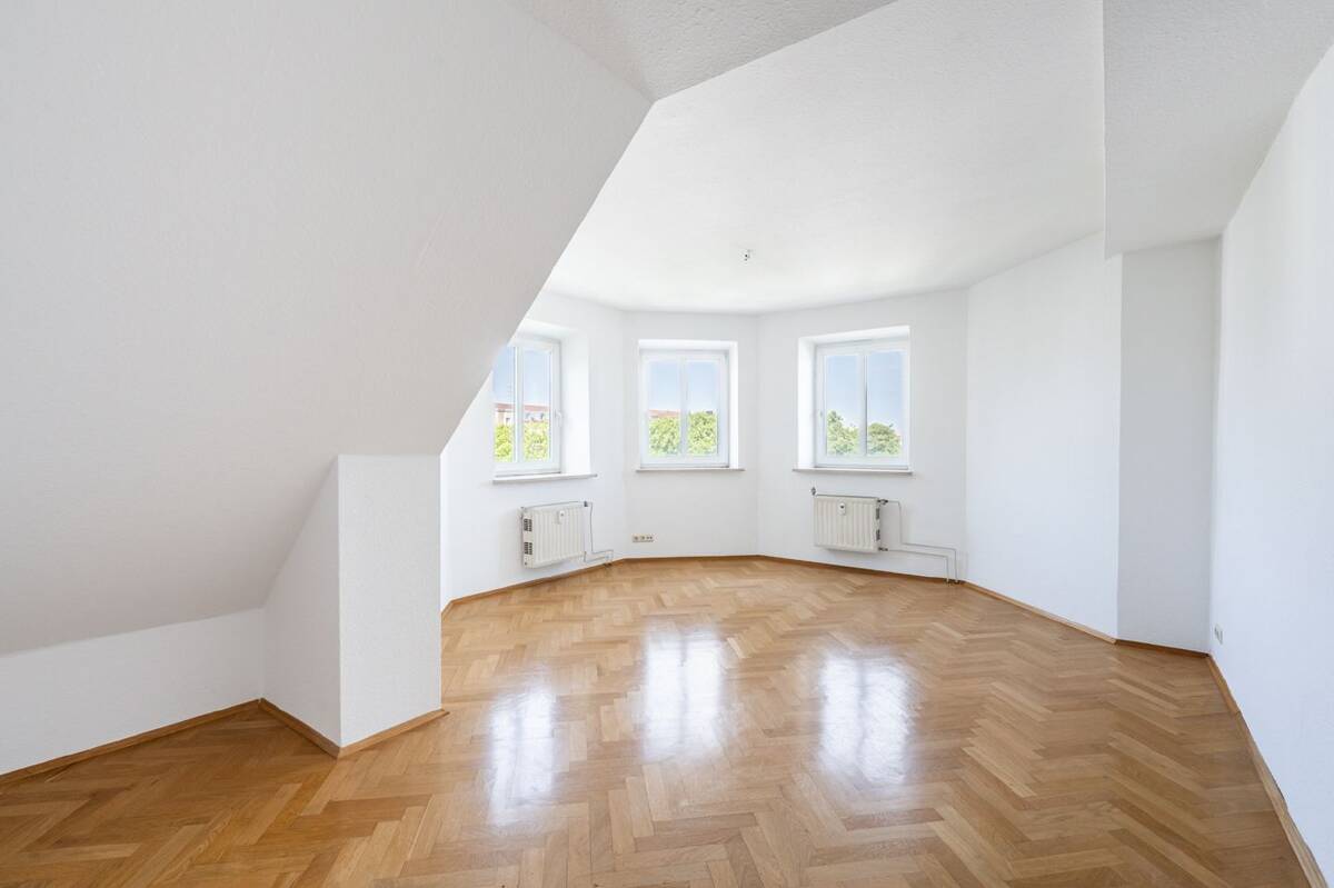 AIGNER - Bezugsfreie 2,5-Zimmer-Wohnung in denkmalgeschütztem Altbau im Herzen der Maxvorstadt – 80333 München – Bild 1 von 9