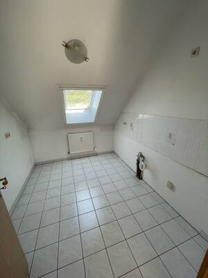Große 2-Raum-Wohnung im Dachgeschoss mit Balkon und Tiefgaragenstellplatz Nähe Eisenach – 99848 Wutha-Farnroda – Vorschaubild 9