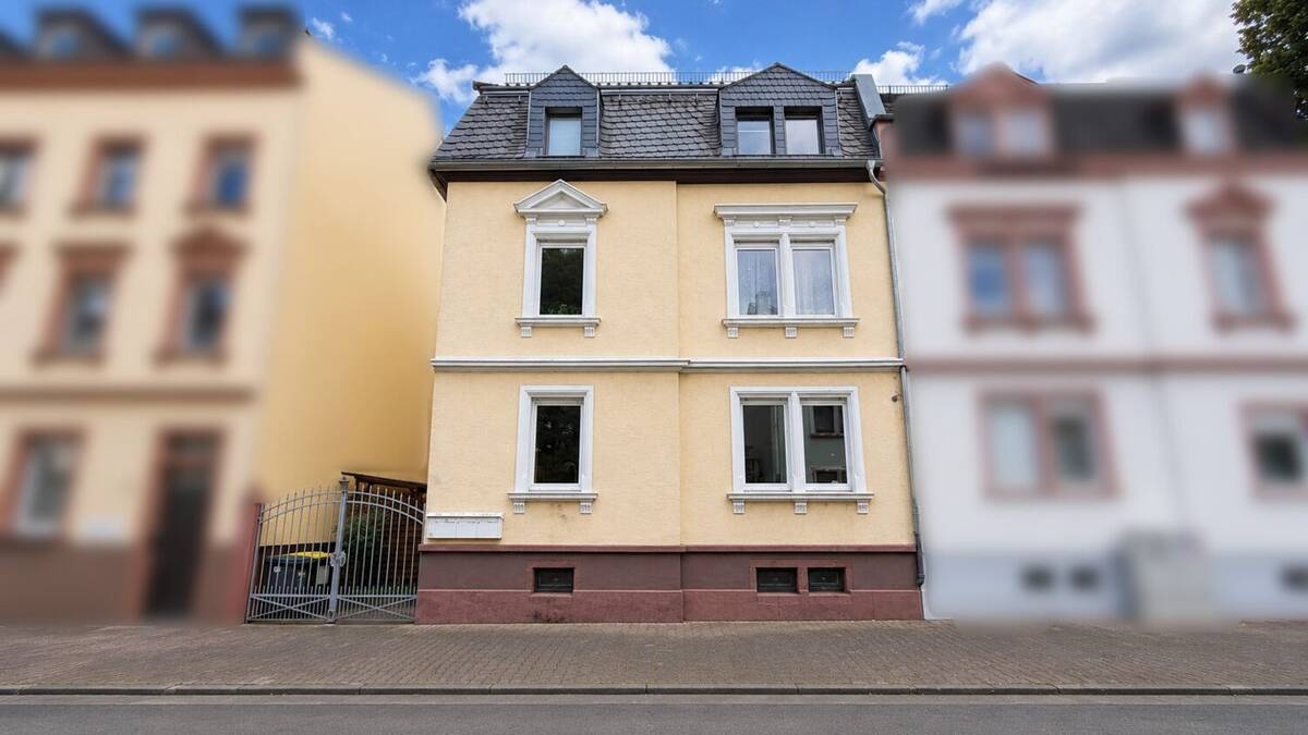 Charmantes Dreifamilienhaus in ruhiger Lage – 60439 Frankfurt am Main – Bild 1 von 9