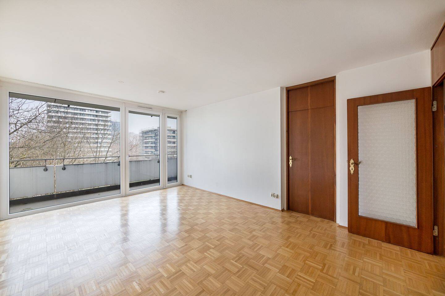 Helle und gepflegte 2-Zi.-Wohnung im 5. OG am Petuelpark in Schwabing-West – München – Vorschaubild 4