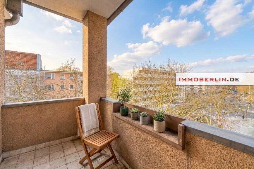 IMMOBERLIN.DE - Ersteinzug nach Sanierung: Stilvolle Altbauwohnung mit Südwestloggia – Berlin – Vorschaubild 4