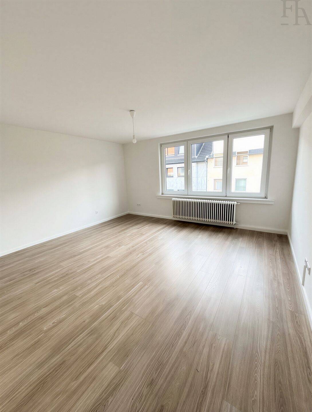 Provisionsfrei - Sanierte 2 Zimmer, große Küche, Duschbad, Loggia – Düsseldorf – Vorschaubild 4