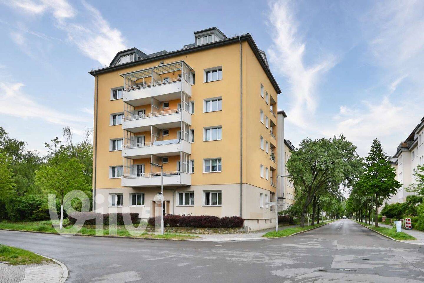 2-Zimmer-Wohnung an S-Bahn Sundgauer Straße: 51 m², 4.OG, bezugsfrei, Aufzug, hell, ruhig, grün