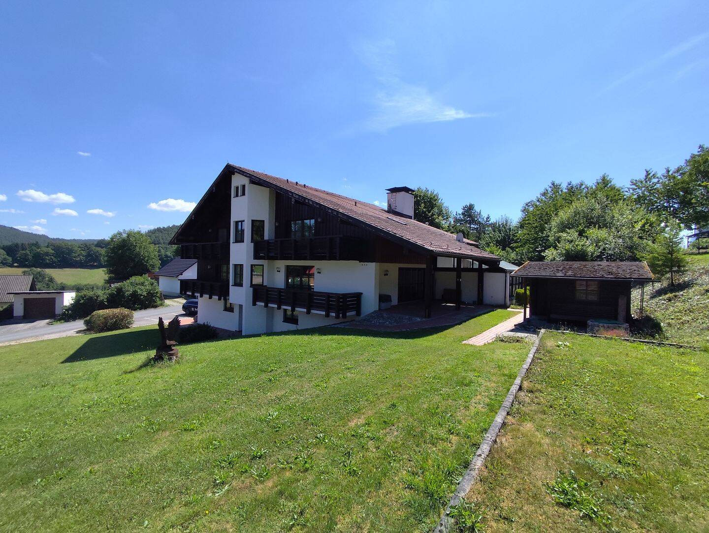 RESERVIERT - Exklusives Mehrfamilienhaus mit solider Renditeperspektive in 96369 Weißenbrunn! – Weißenbrunn – Bild 1 von 9