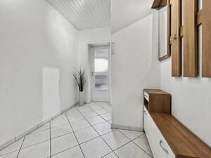 Gemütliche 2-Zimmer-Dachgeschosswohnung mit Teilmöblierung in Duisburg-Kaßlerfeld – 47059 Duisburg – Vorschaubild 4