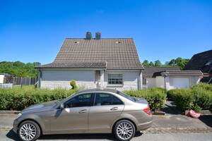 Modernisiertes Einfamilienhaus mit Garage, Garten und Teilkeller – 23569 Lübeck – Vorschaubild 3
