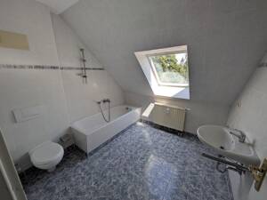 ++ wohnen über den Dächern der Stadt: charmante 3-Raum Wohnung als Maisonette ++ – 8056 Zwickau – Vorschaubild 6