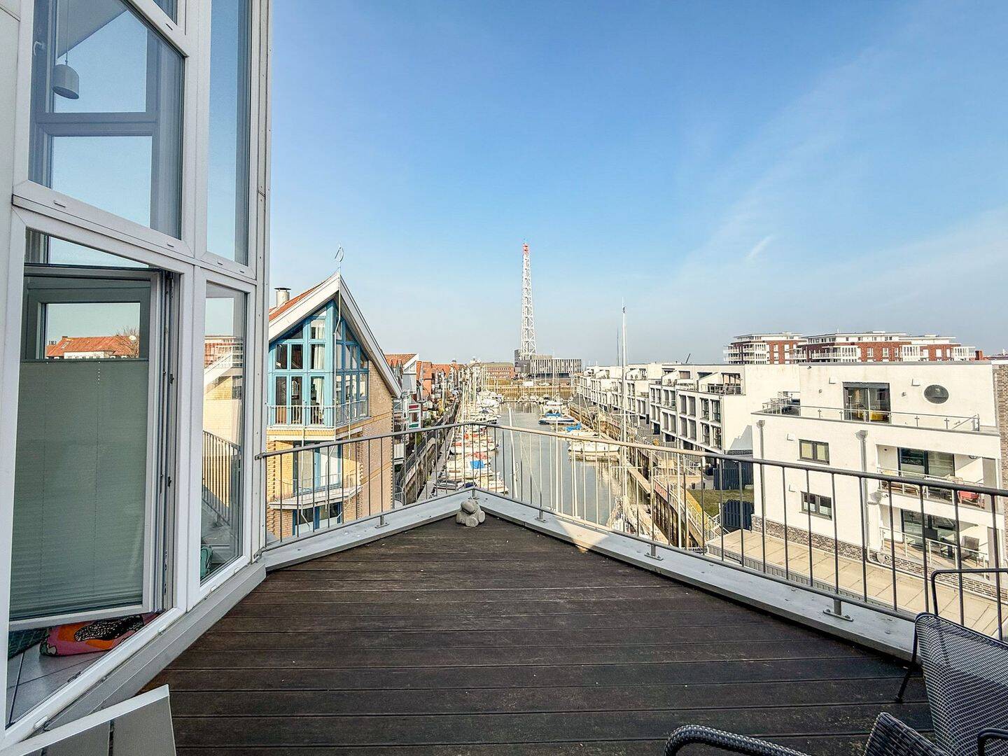 Maritimes Wohnen zur Miete – Möblierte Maisonette mit Blick auf den Yachthafen