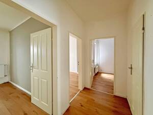 Charmante 3-Zimmer-Altbauwohnung in ruhiger Innenhoflage: zwischen Uhlenhorst und Winterhude - Wentzel Dr. – 22085 Hamburg – Vorschaubild 3