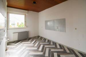 Neue Chance: Freistehendes OKAL-Haus mit Einliegerwohnung und großem Grundstück – 75180 Pforzheim – Vorschaubild 6