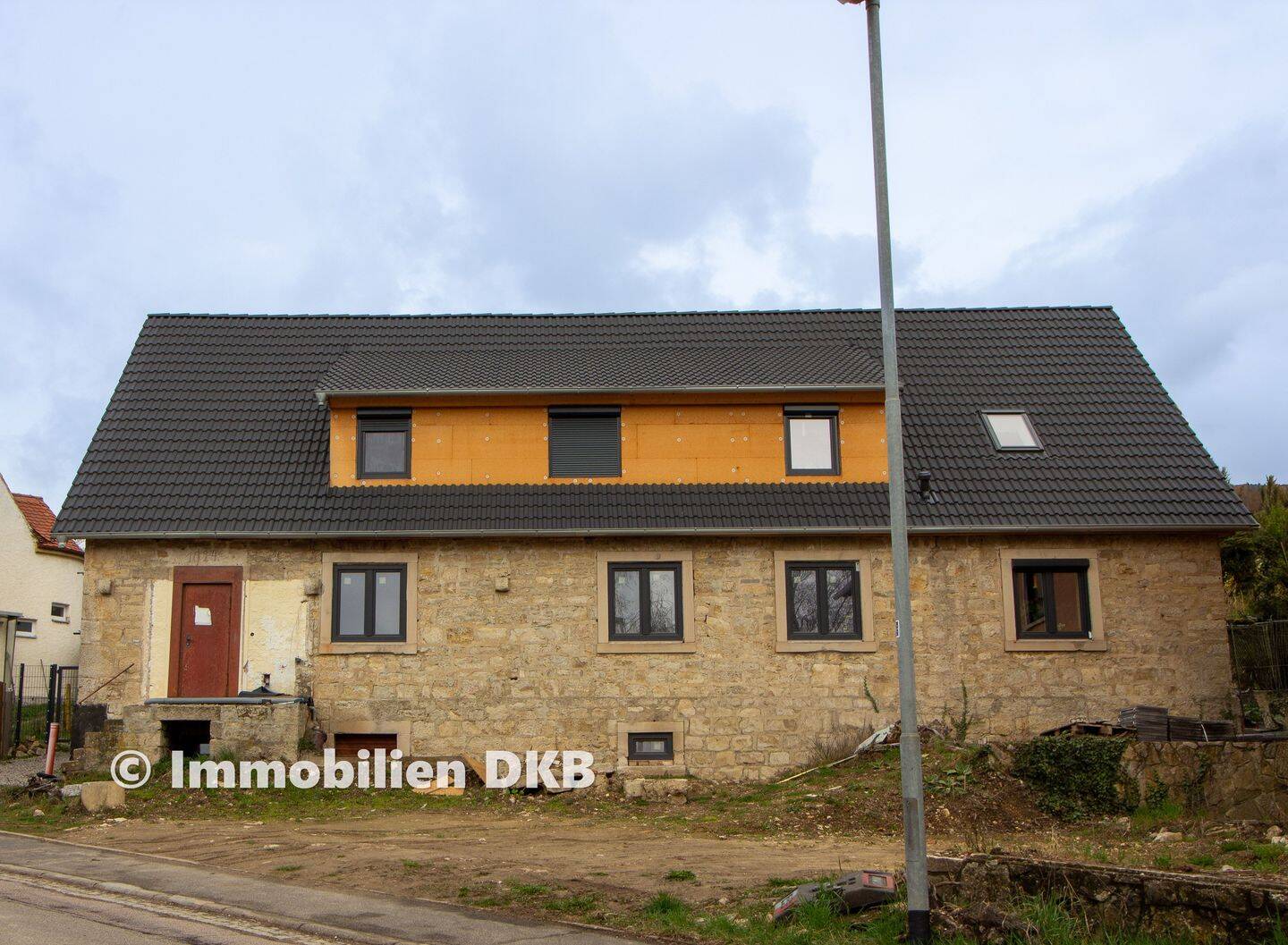 Charmantes Zweifamilienhaus mit großem Grundstück und viel Potenzial – Bieberehren – Bild 1 von 9