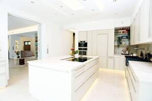 Luxuriöses Traumhaus in Köln-Fühlingen | 399 m² | Pool | Wintergarten | 6.569 m² Grundstück – 50769 Köln – Vorschaubild 8