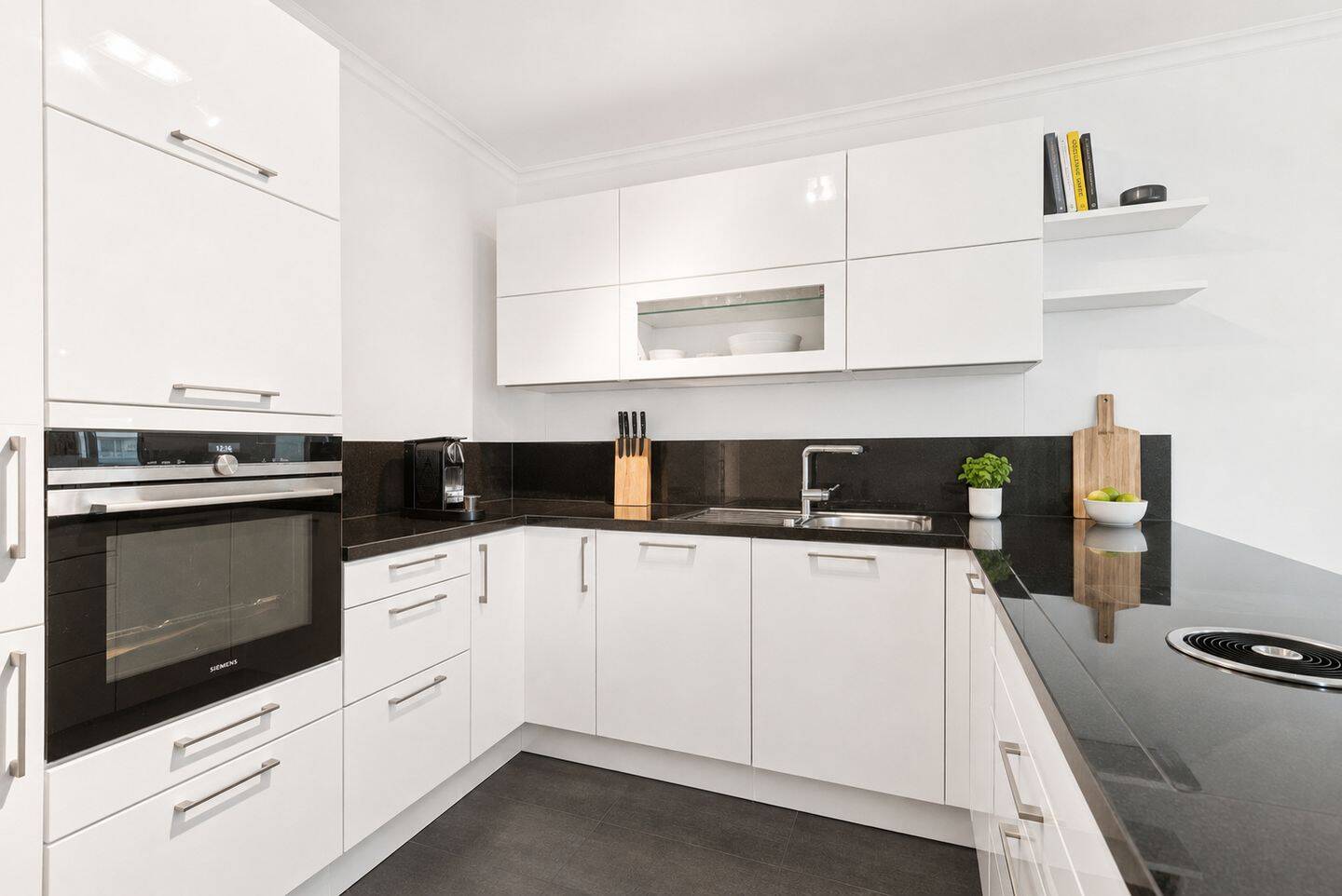 Großzügige 4-Zimmer-Eigentumswohnung mit Loggia, Aufzug und ruhiger Innenhoflage – Düsseldorf – Vorschaubild 6