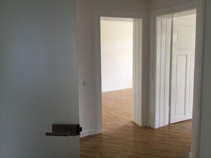 Schlosschemnitz - 4. Zimmer-Wohnung mit Erkerzimmer und 2 Balkonen - nähe Klinikum! – Chemnitz – Vorschaubild 8