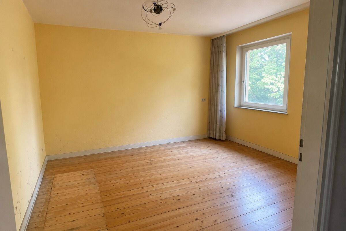 Chakteristisches Reihenmittelhaus mit individuellem Gestaltungspotenzial – Hannover – Vorschaubild 2